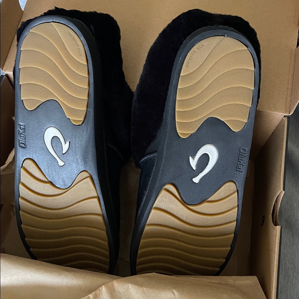 OluKai Black Women's Fur Slippers - Picture 8 of 9